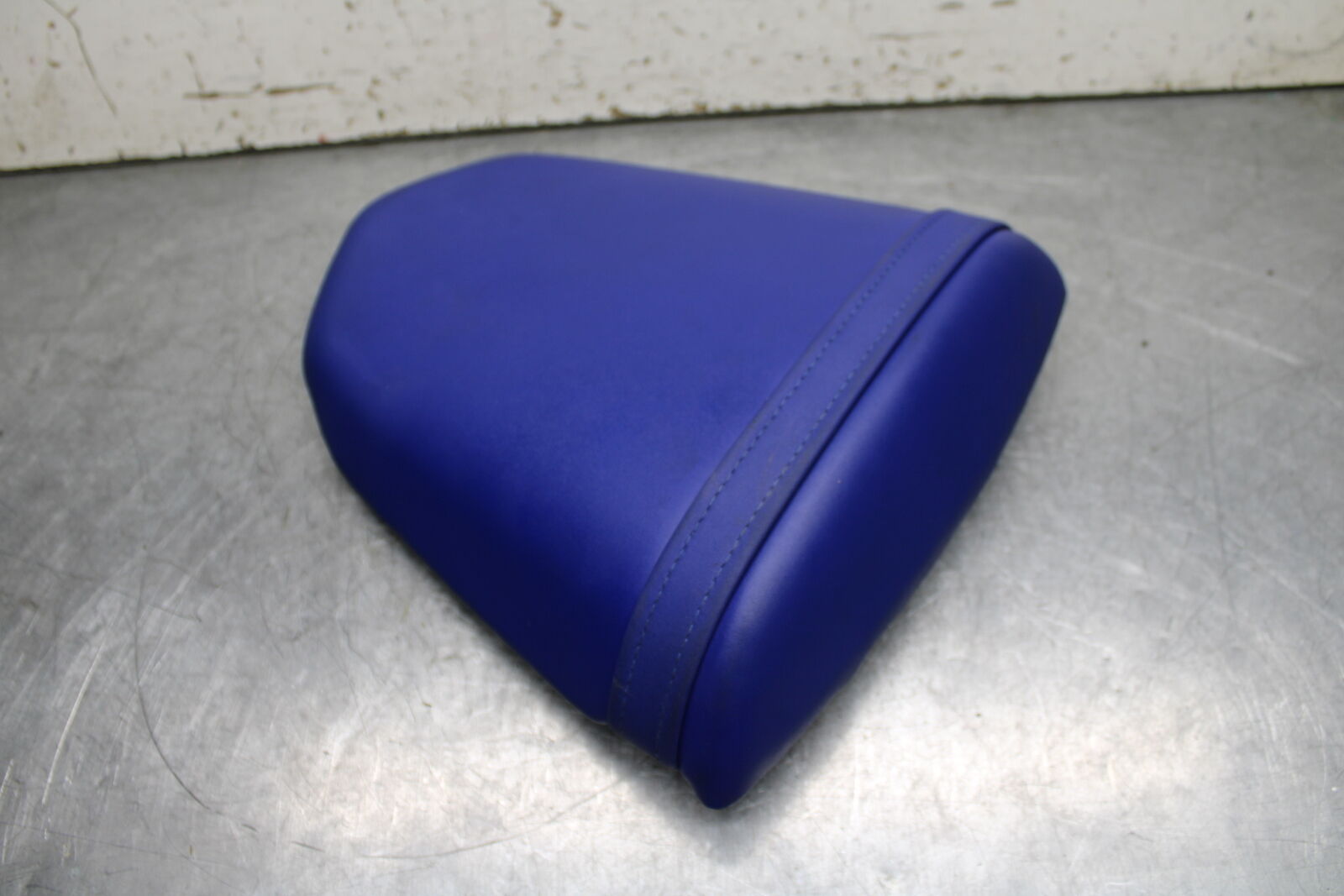 05-06 SUZUKI GSXR1000 REAR BACK PASSENGER TANDEM SEAT PAD SADDLE PILLION BB172