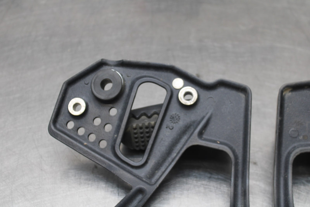 22 HARLEY-DAVIDSON PAN AMERICA 1250 REAR BACK PASSENGER PEG SET PAIR BB910