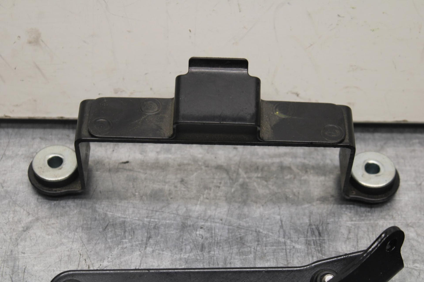 17-20 KAWASAKI 650 EX650 ABS GAS TANK RESERVOIR BRACKET AND MISCELLANEOUS BB88