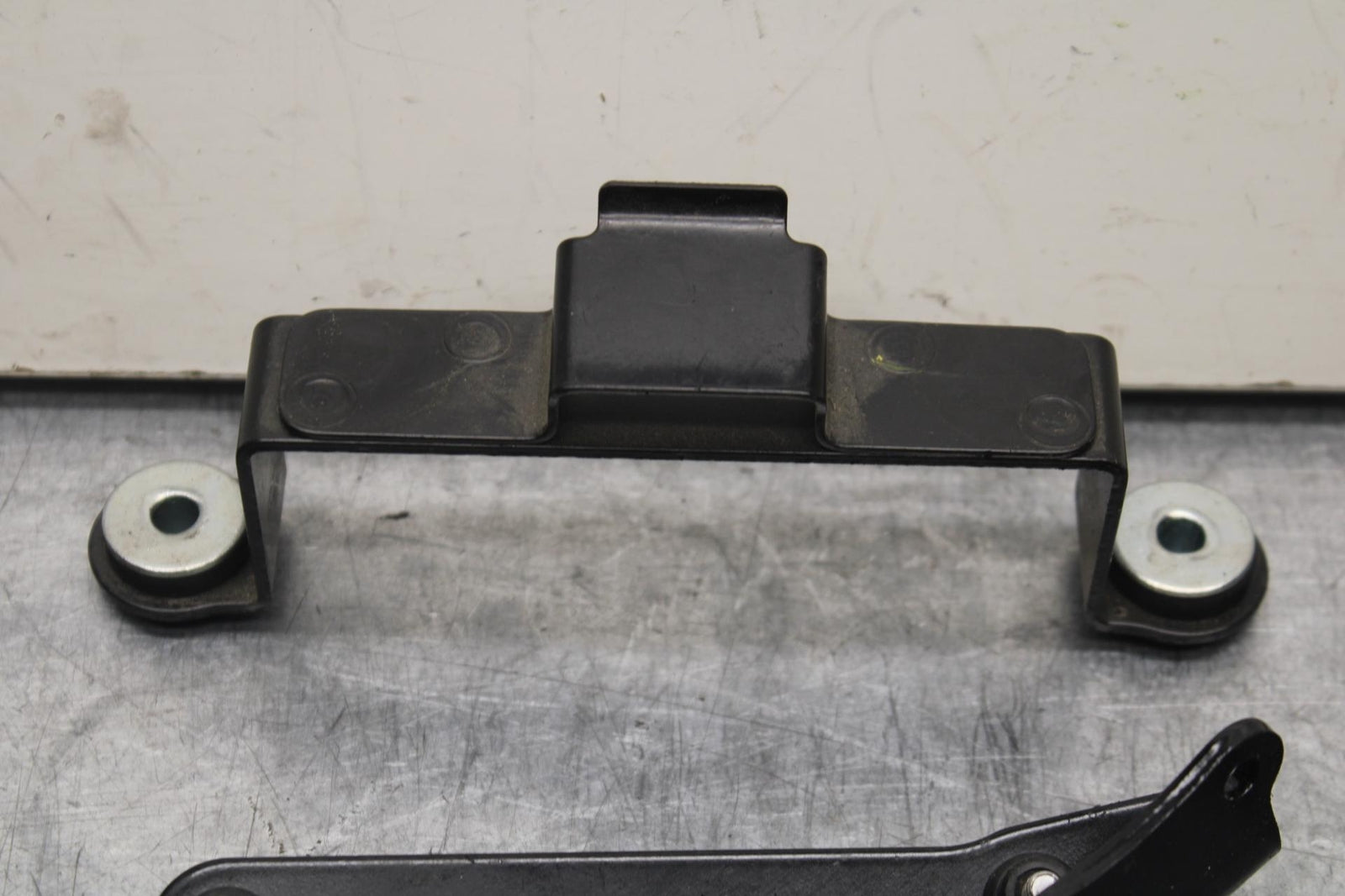 17-20 KAWASAKI 650 EX650 ABS GAS TANK RESERVOIR BRACKET AND MISCELLANEOUS BB88