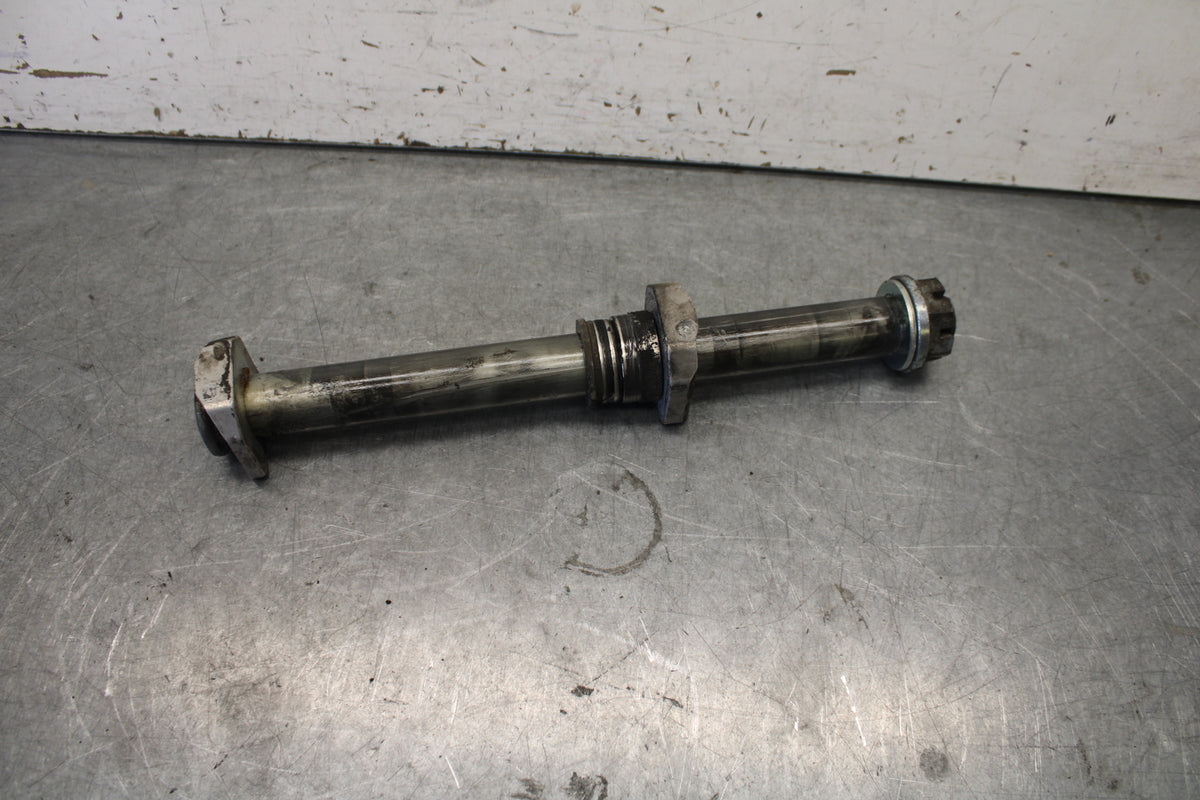 04 SUZUKI GSXR600 REAR AXLE BACK WHEEL RIM PIVOT BOLT AXEL 64711-33E10  BB676