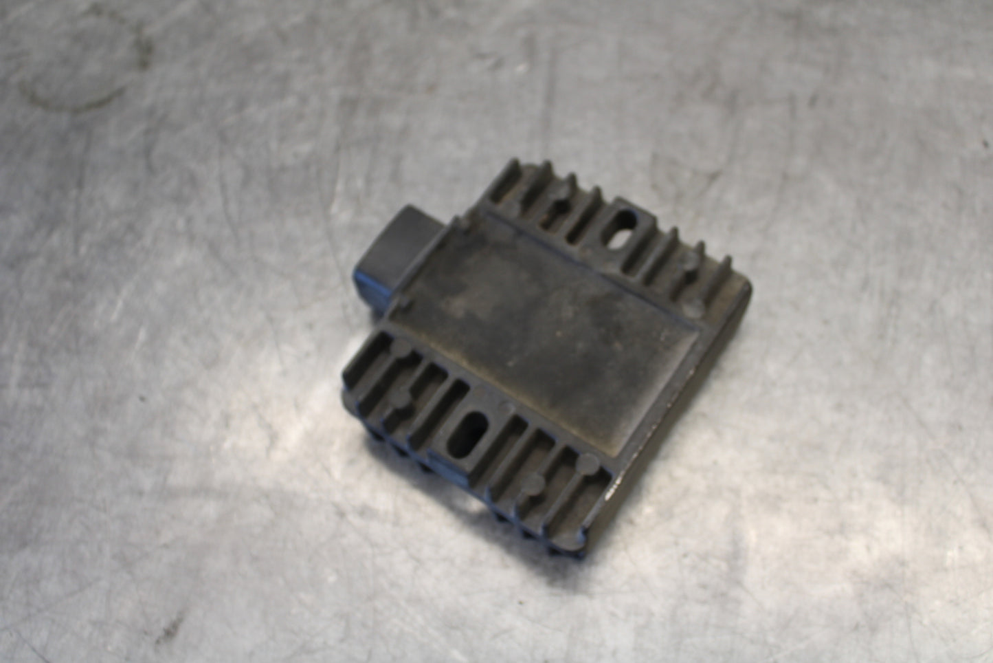 05-06 YAMAHA ROYAL STAR RECTIFIER VOLTAGE REGULATOR BB697