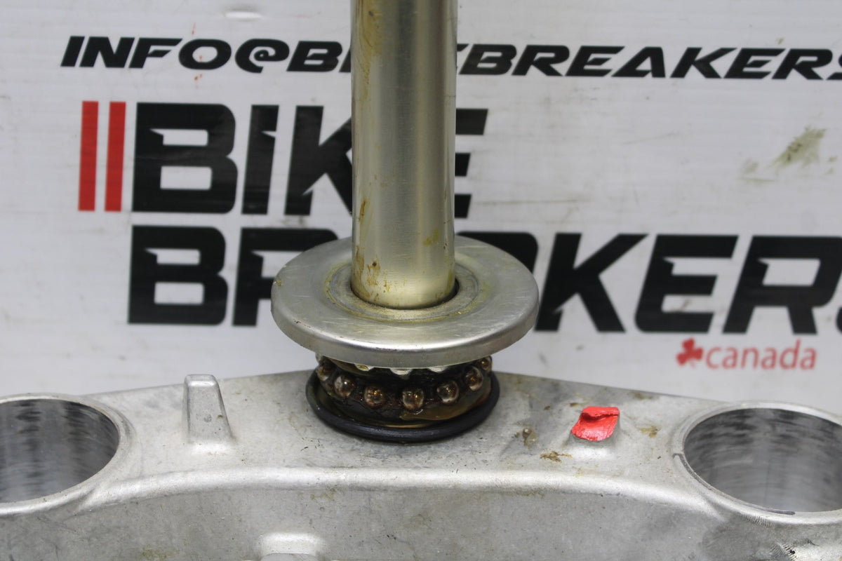 06-07 SUZUKI GSXR 600 FRONT FORKS CLAMP LOWER TRIPLE TREE STEM BB845