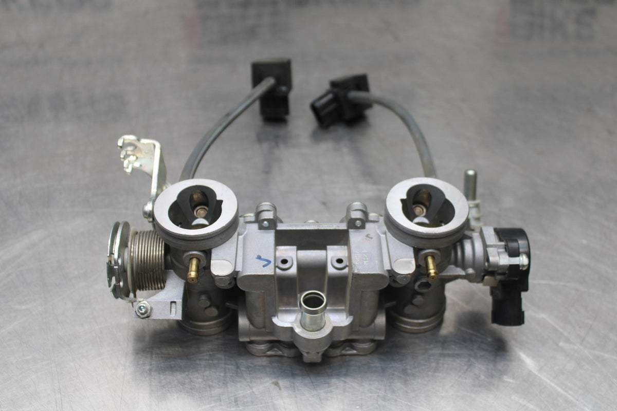 15 SUZUKI GW250F MAIN FUEL INJECTORS / THROTTLE BODIES BB789
