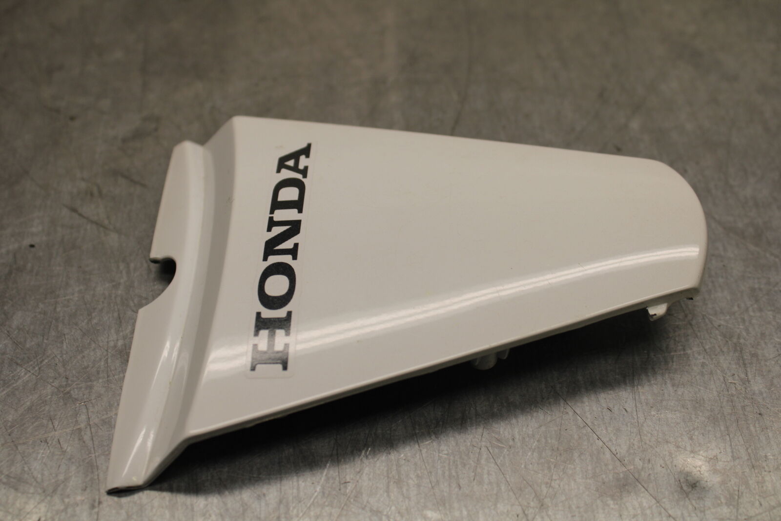 08 HONDA CBR125R CENTER REAR BACK TAIL FAIRING COVER TRIM COWL BB114