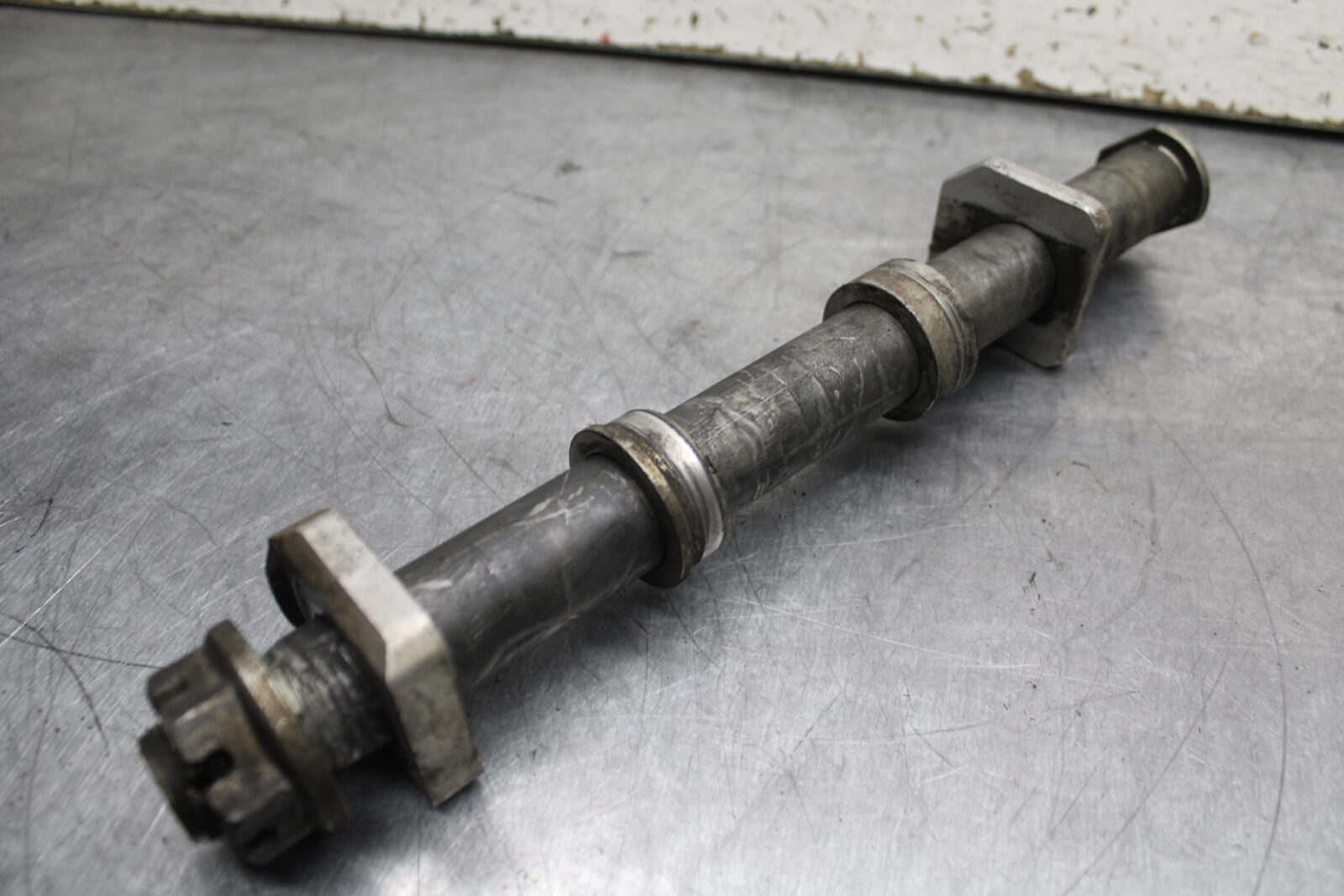 06-07 SUZUKI GSXR 600 REAR AXLE BACK WHEEL RIM PIVOT BOLT AXEL BB737