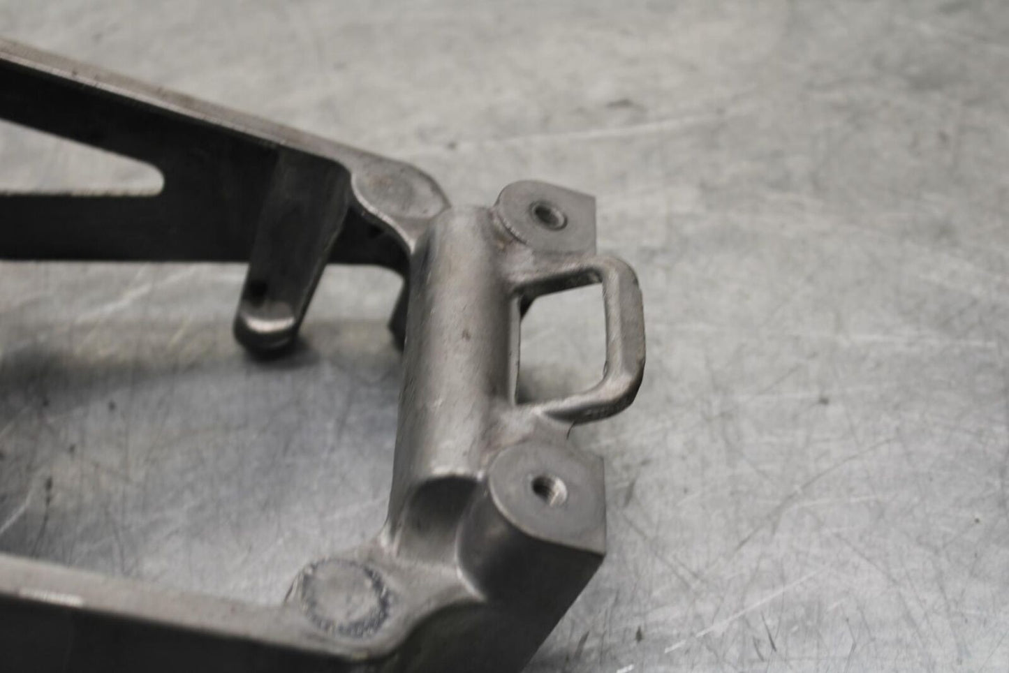 06-07 SUZUKI GSXR750 REAR SUBFRAME SUB FRAME 41211-01H00-YAP 41231-41G10 BB613
