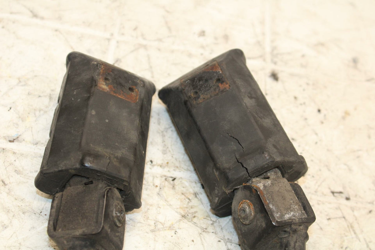 79-81 YAMAHA XS1100S FRONT FOOT RESTS PEGS STEPS SET PAIR BB401