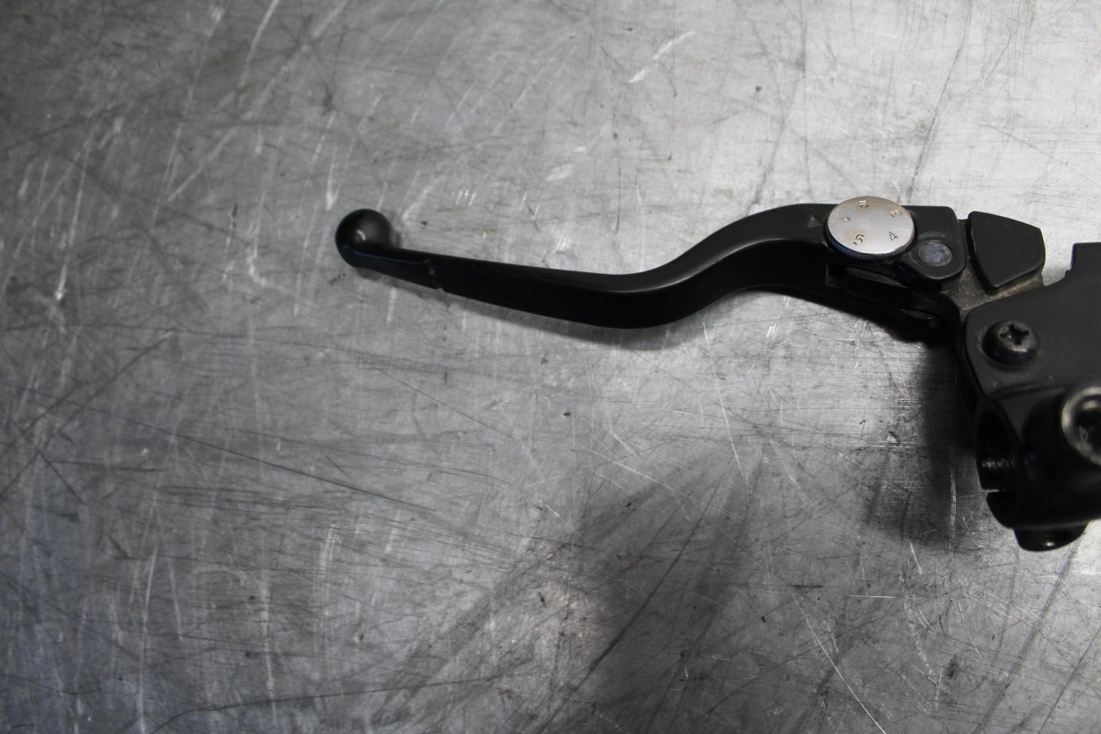 21 HUSQVARNA VITPILEN 401 CLUTCH PERCH MOUNT WITH LEVER  BB467