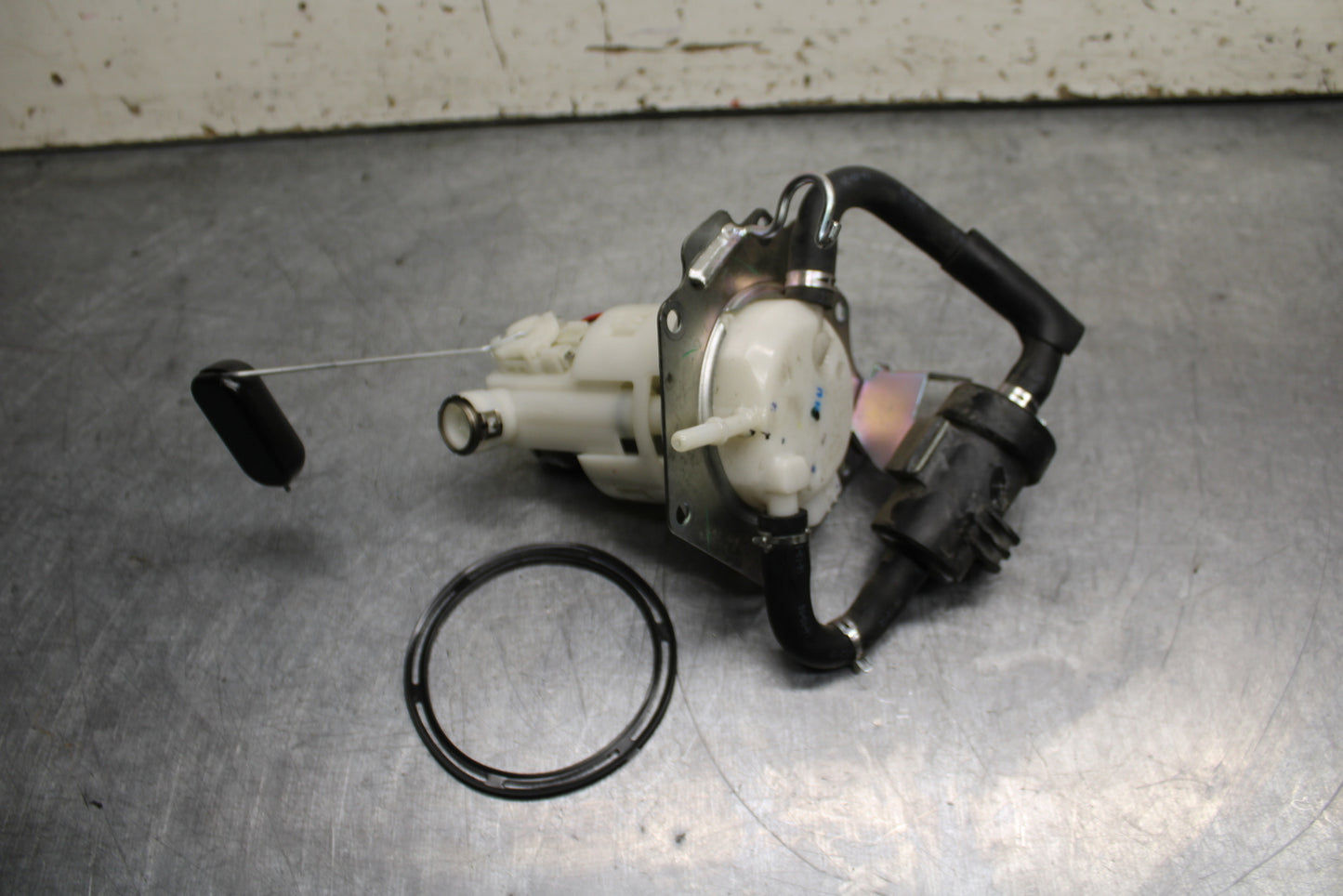 15-16 HONDA CB300F FUEL PUMP GAS PETROL SENDER UNIT BB740