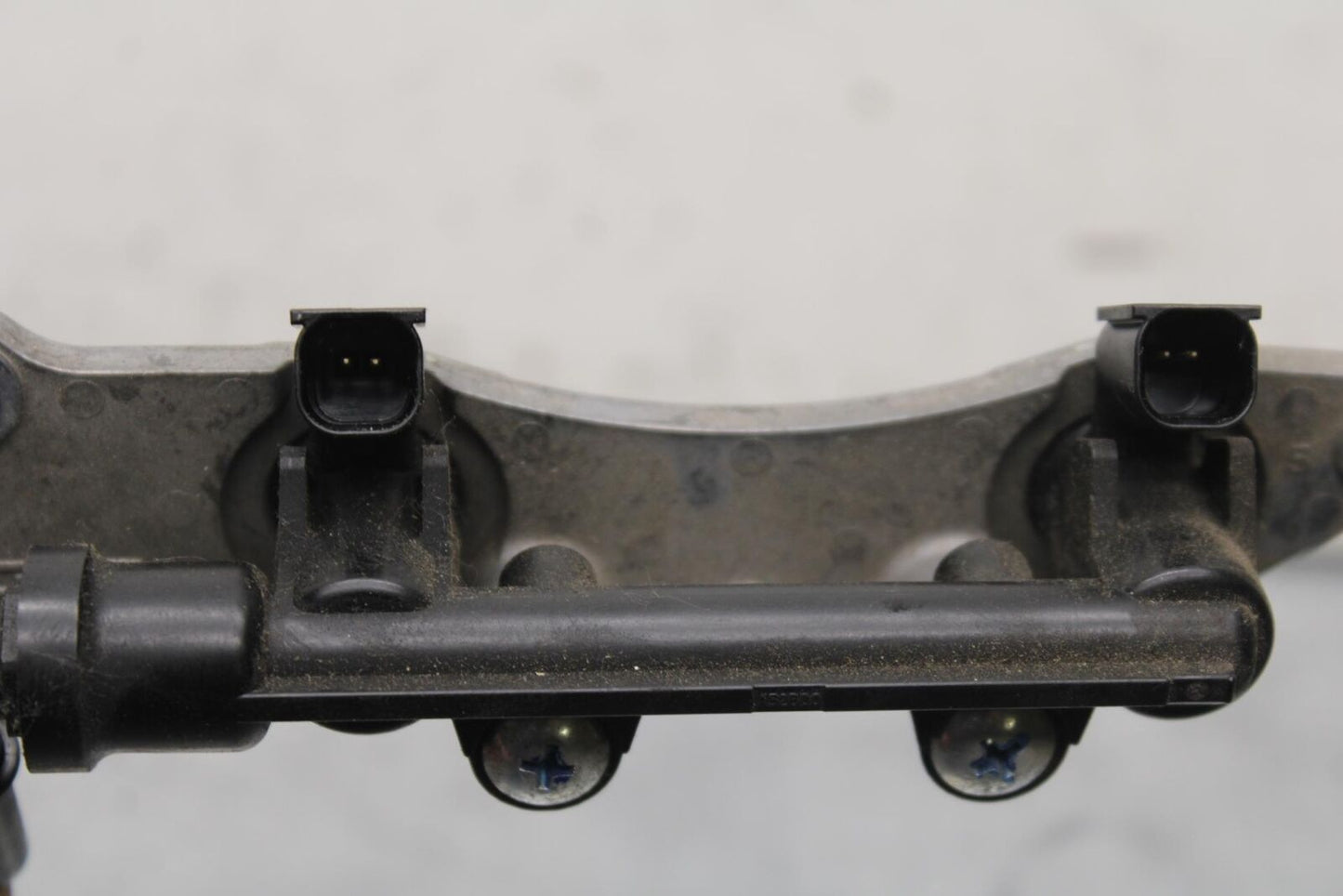 09-12 KAWASAKI NINJA ZX6R SECONDARY FUEL INJECTORS TOP AIRBOX GAS RAIL BB640