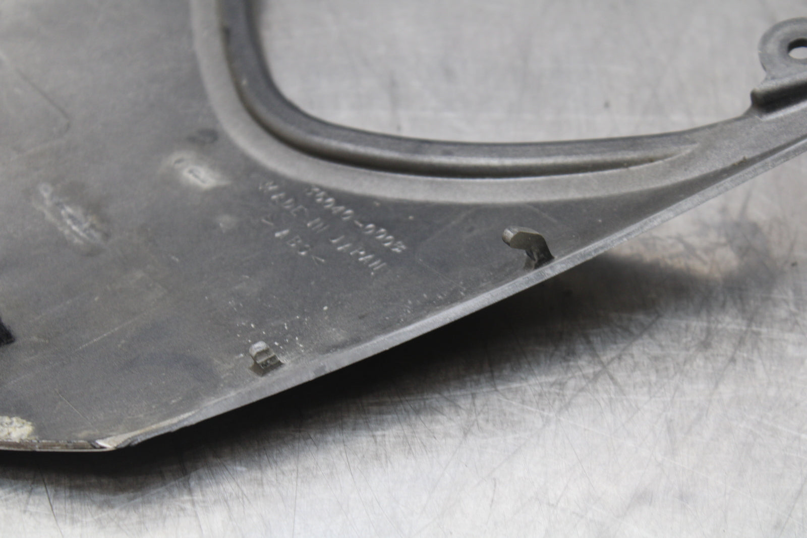 04-05 KAWASAKI NINJA ZX10R CENTER REAR BACK TAIL FAIRING COVER TRIM COWL BB163