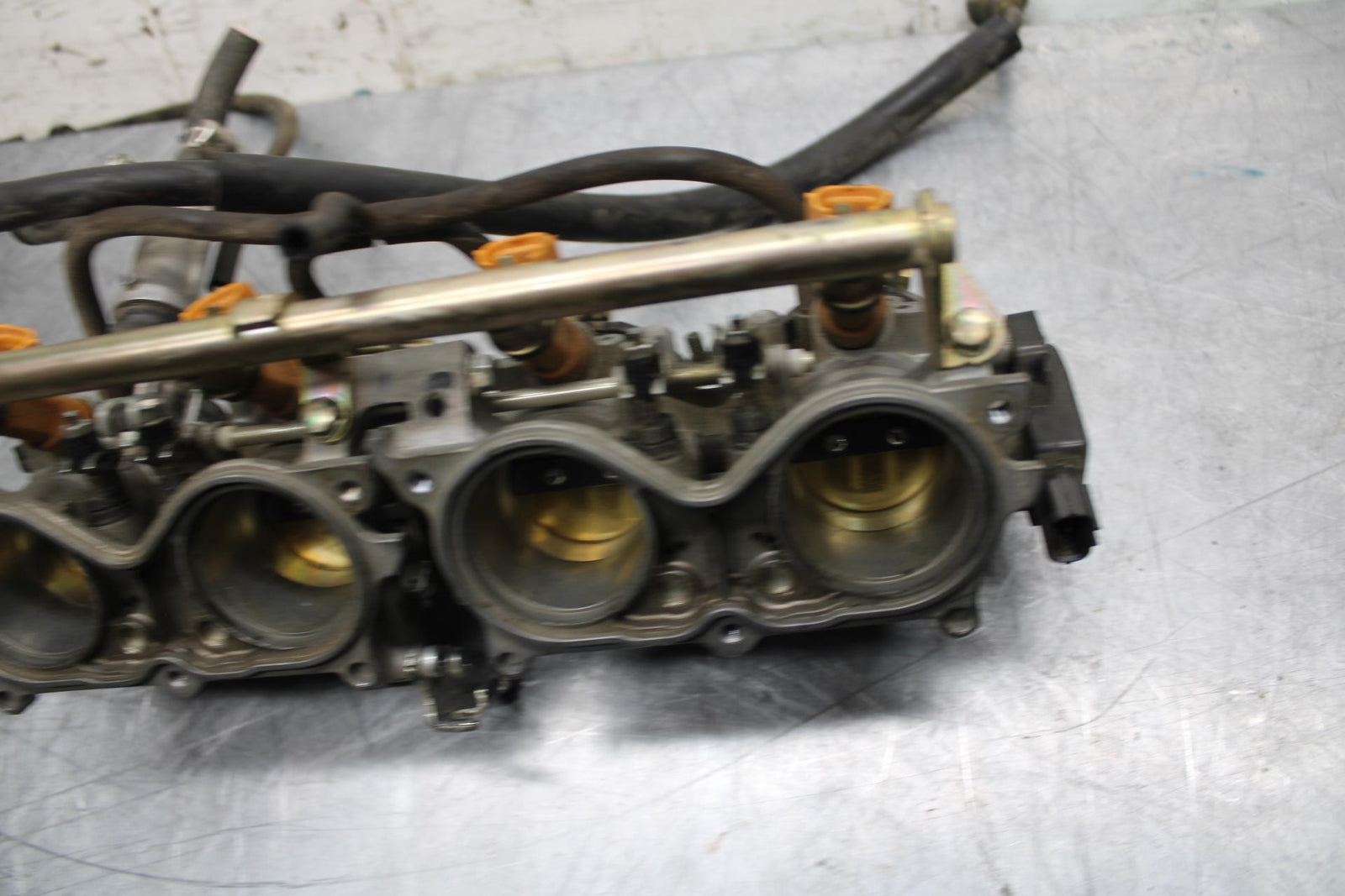 05-06 HONDA CBR600RR MAIN FUEL INJECTORS / THROTTLE BODIES 16401-MEE-A01 BB479