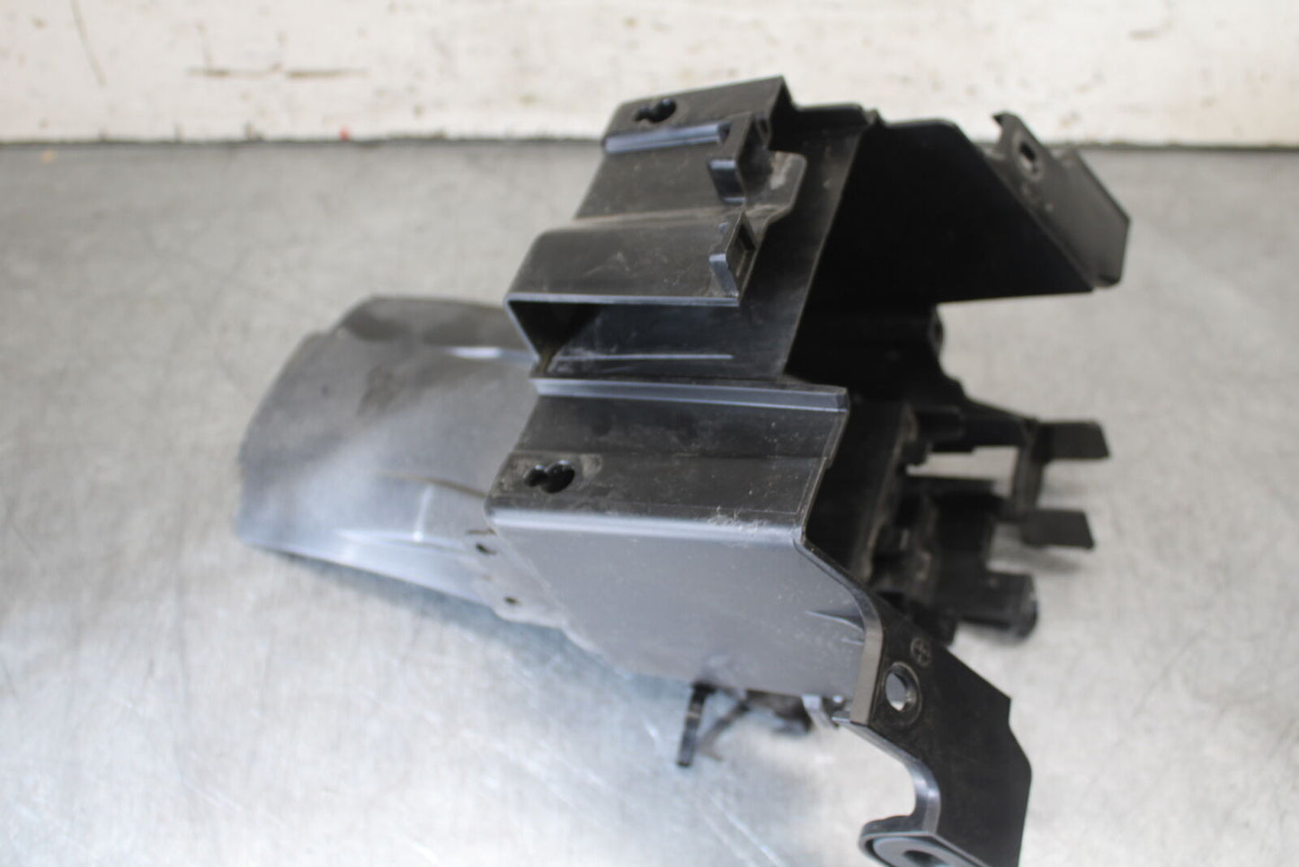17-24 SUZUKI SV650 REAR BACK TAIL UNDERTAIL BATTERY TRAY PLASTIC BB706