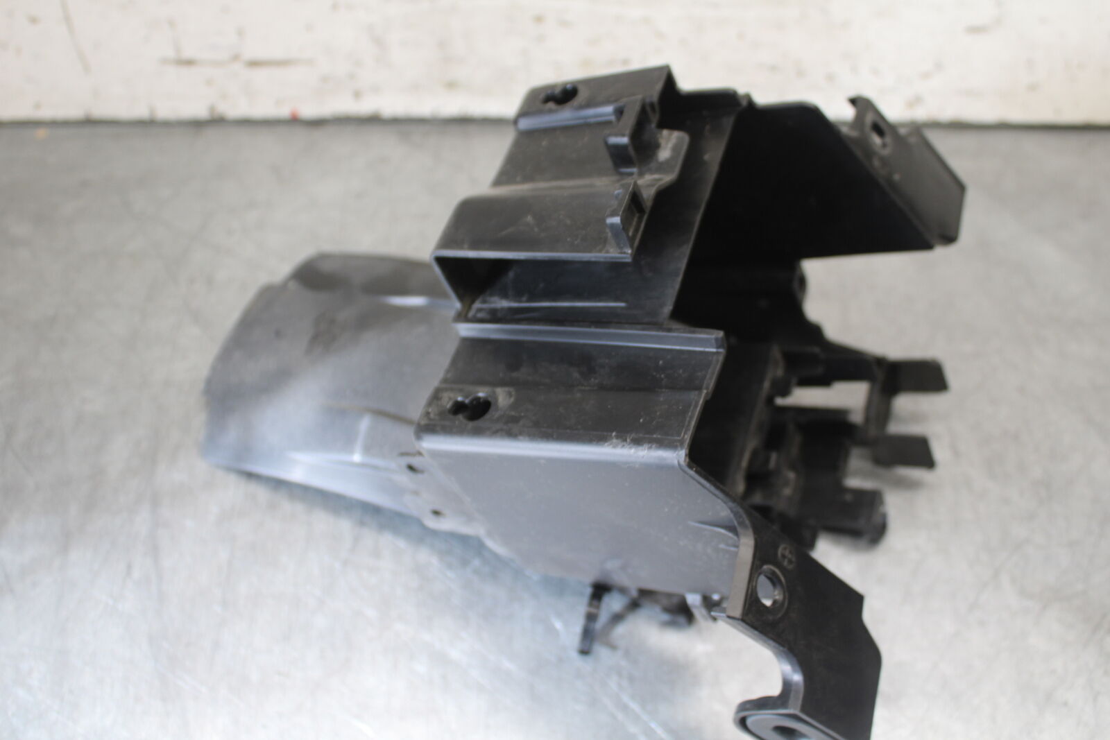 17-24 SUZUKI SV650 REAR BACK TAIL UNDERTAIL BATTERY TRAY PLASTIC BB706