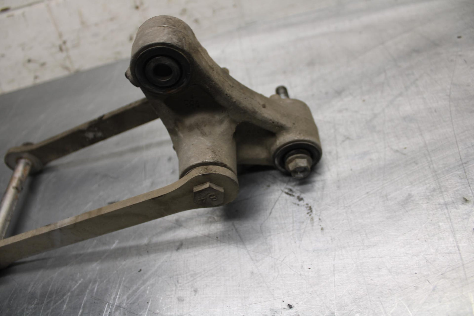 00-02 KAWASAKI NINJA ZX6R ZX600J DOGBONE SHOCK LINKAGE LINK 39007-1287 BB489