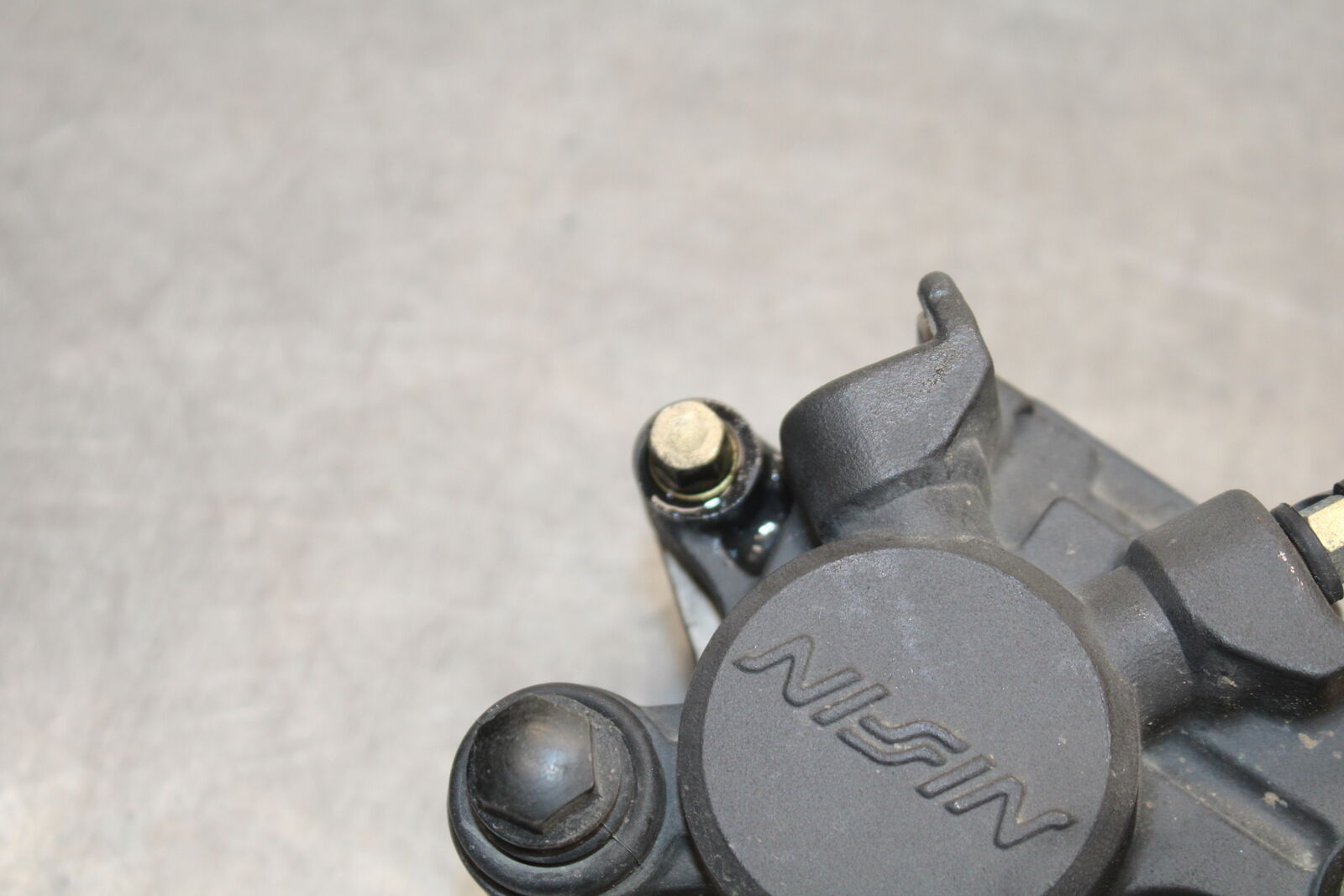 05-06 HONDA CBR600RR REAR BACK BRAKE CALIPER W MOUNT BRACKET BB655