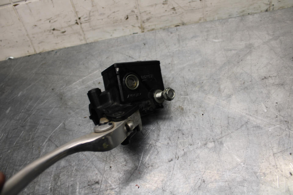 03 KAWASAKI ZX12R FRONT BRAKE MASTER CYLINDER w/ LEVER BB472