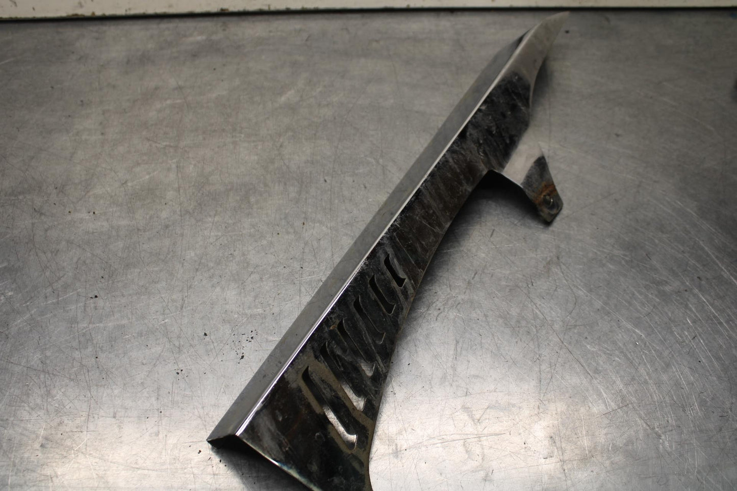 06-14 YAMAHA ROADLINER S XV1900S MAIN DRIVE CHAIN GUARD BB619