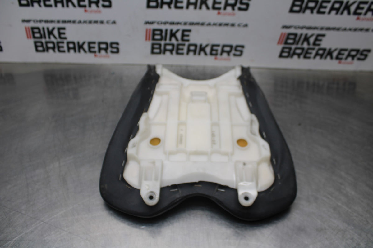 13 YAMAHA YZF R1 FRONT DRIVERS SEAT PAD SADDLE PILLION BB781