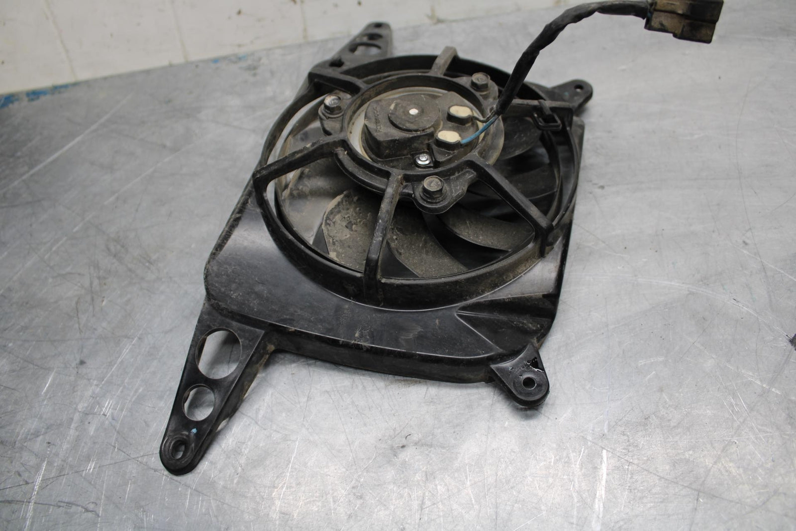 17-21 TRIUMPH STREET TRIPPLE R ABS ENGINE RADIATOR COOLING FAN bb452