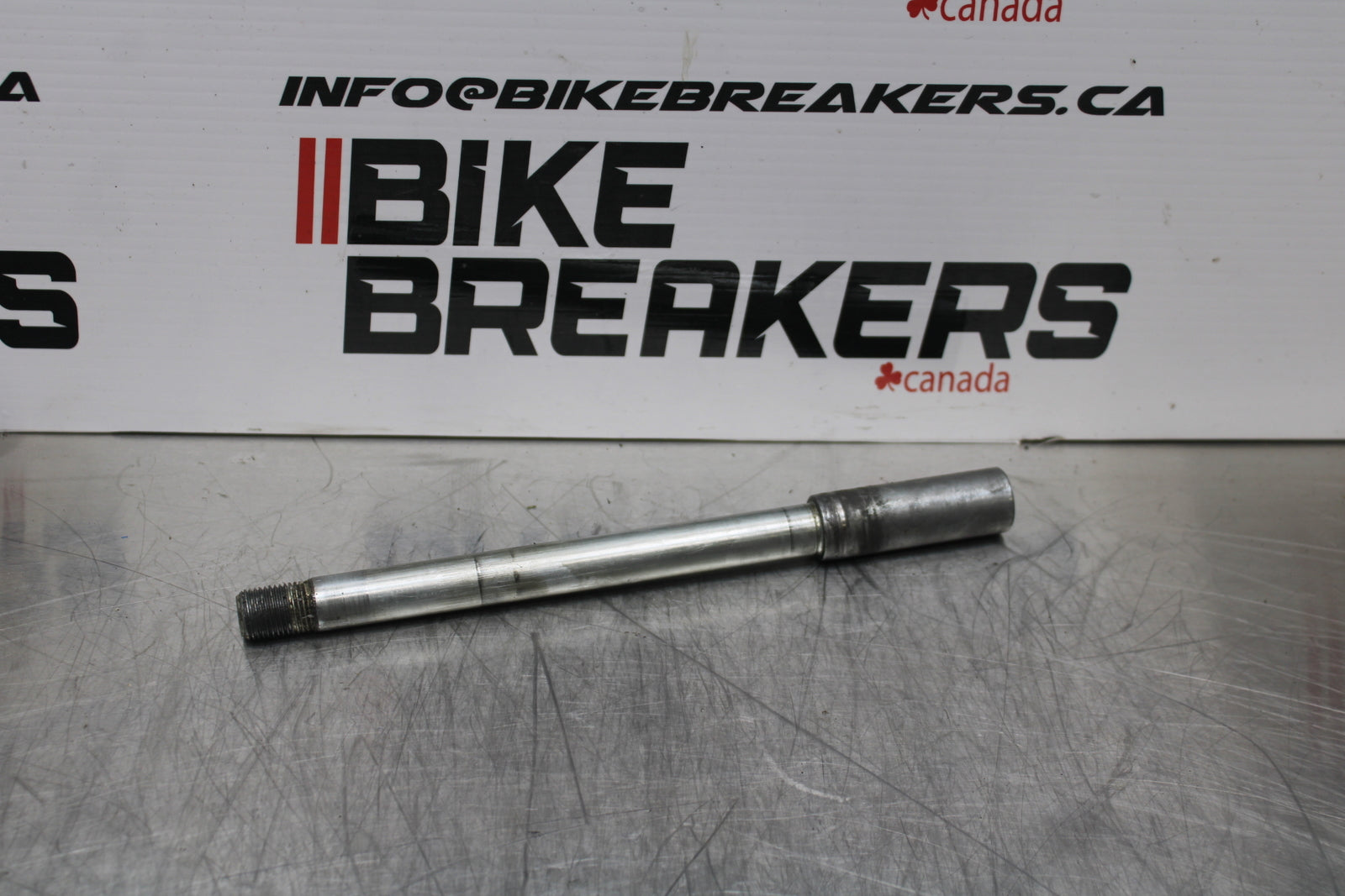 03 SUZUKI SV650S FRONT WHEEL RIM AXLE PIVOT BOLT BB167