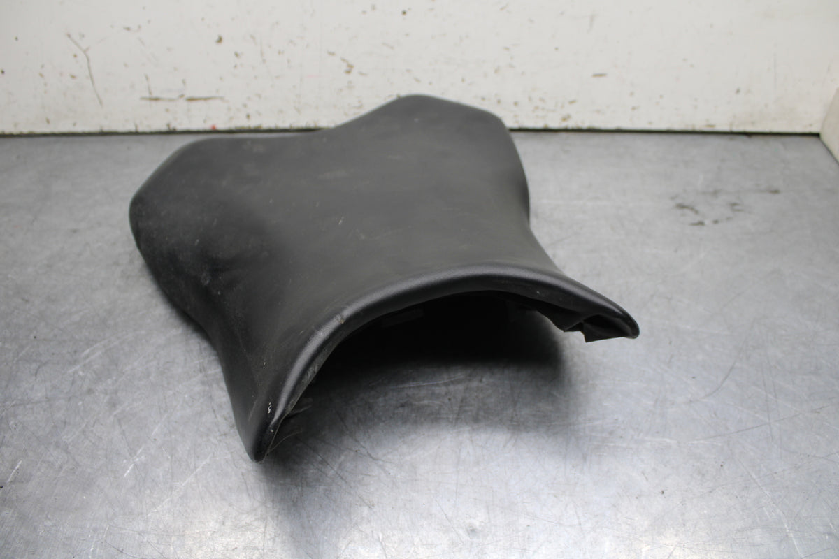 06 YAMAHA YZF R6 FRONT DRIVERS SEAT PAD SADDLE PILLION 2C0-24710-00-00 BB716