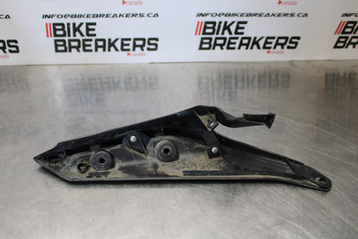 17-22 KTM 390 DUKE LEFT REAR BACK TAIL FAIRING COWL SHROUD BB180