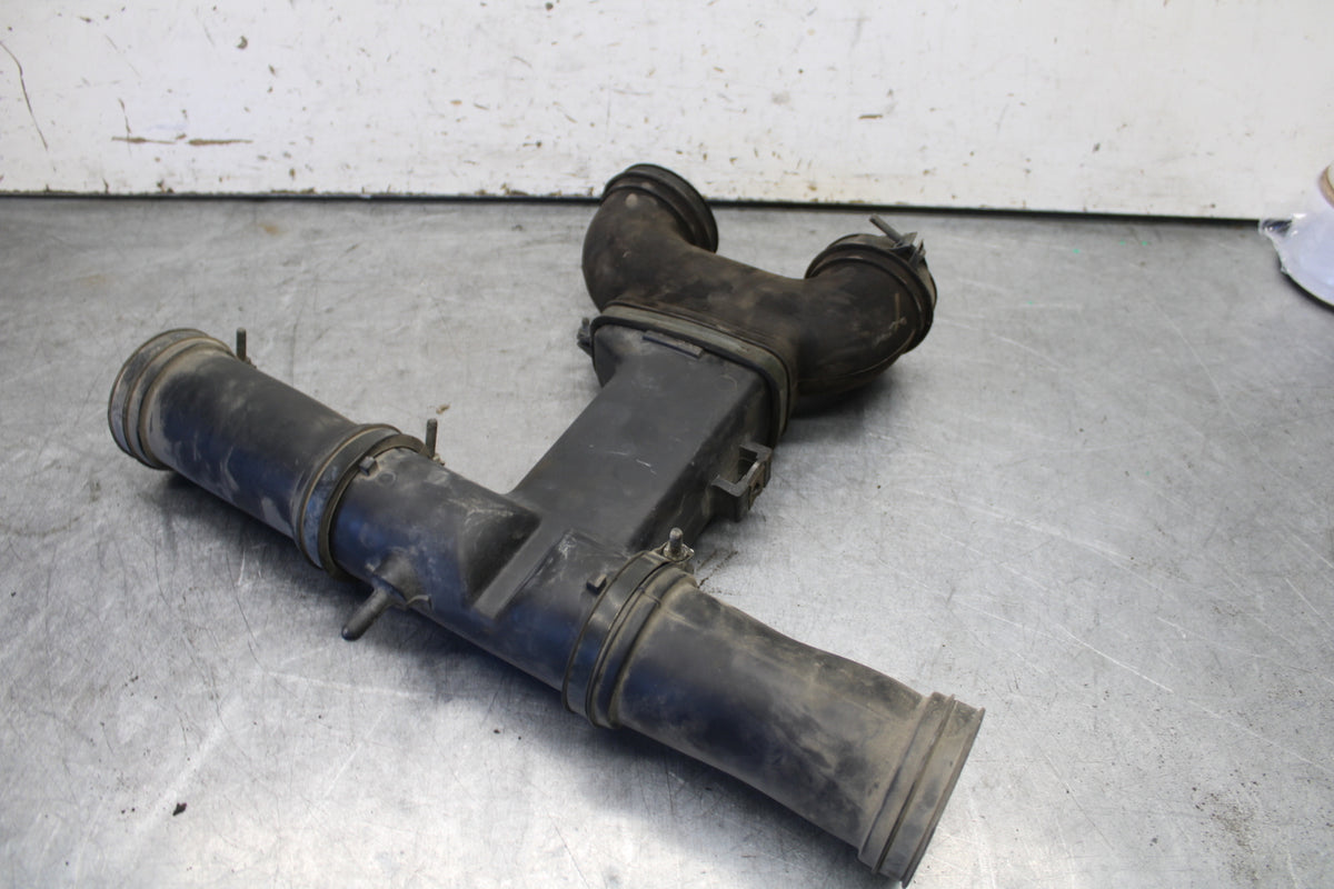 05-06 YAMAHA ROYAL STAR AIR INTAKE DUCT BB697