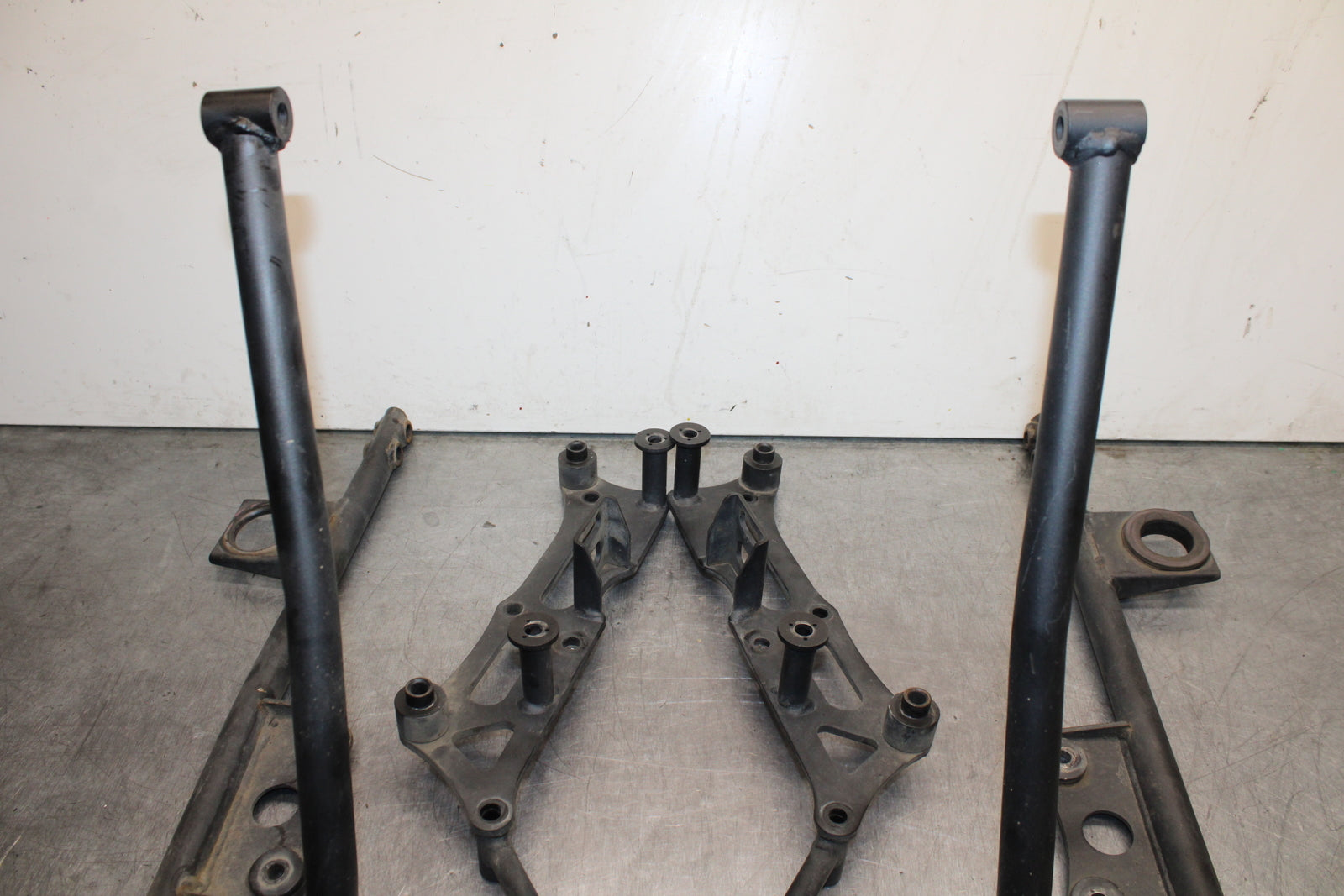 03-08 KAWASAKI VULCAN 1600 SADDLEBAG SUB FRAME STAY MOUNTS BB754