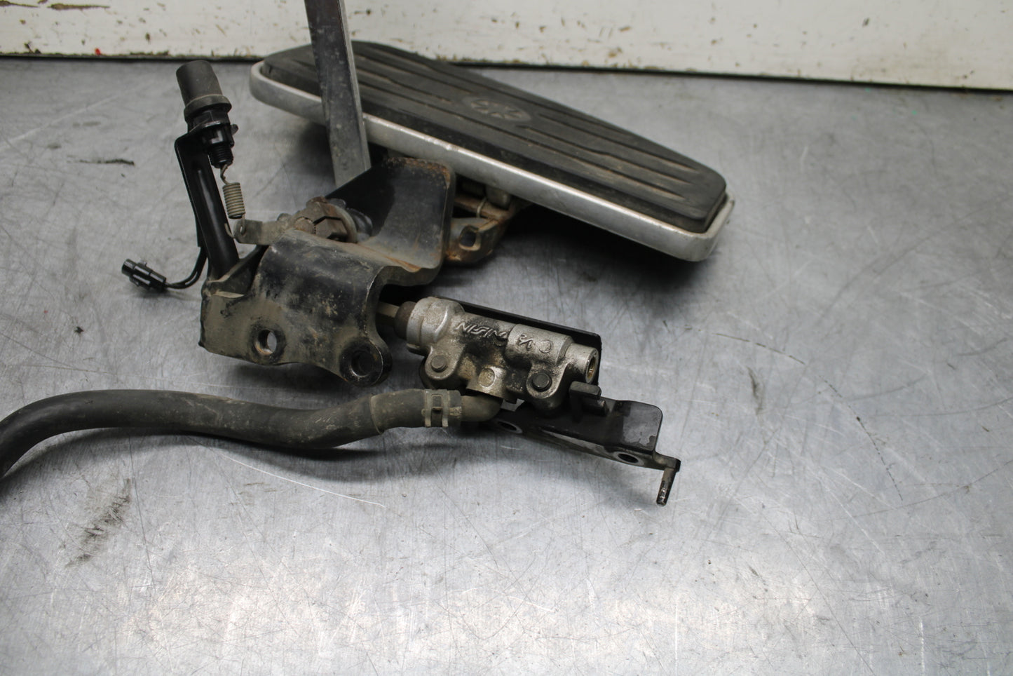 99-00 YAMAHA V STAR 1100 RIGHT FRONT FOOT REST PEG STEP BB711