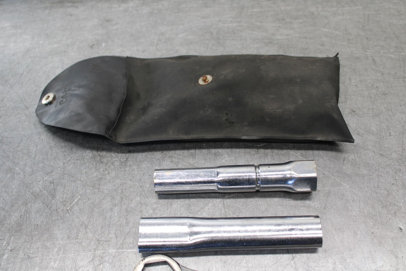 85-86 SUZUKI MADURA 1200 STOCK TOOLS OEM TOOL BAG KIT SET  BB691