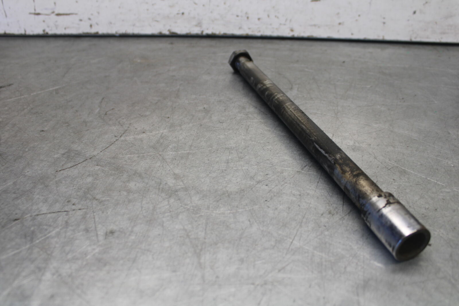 05-06 YAMAHA ROYAL STAR REAR AXLE BACK WHEEL RIM PIVOT BOLT AXEL BB697