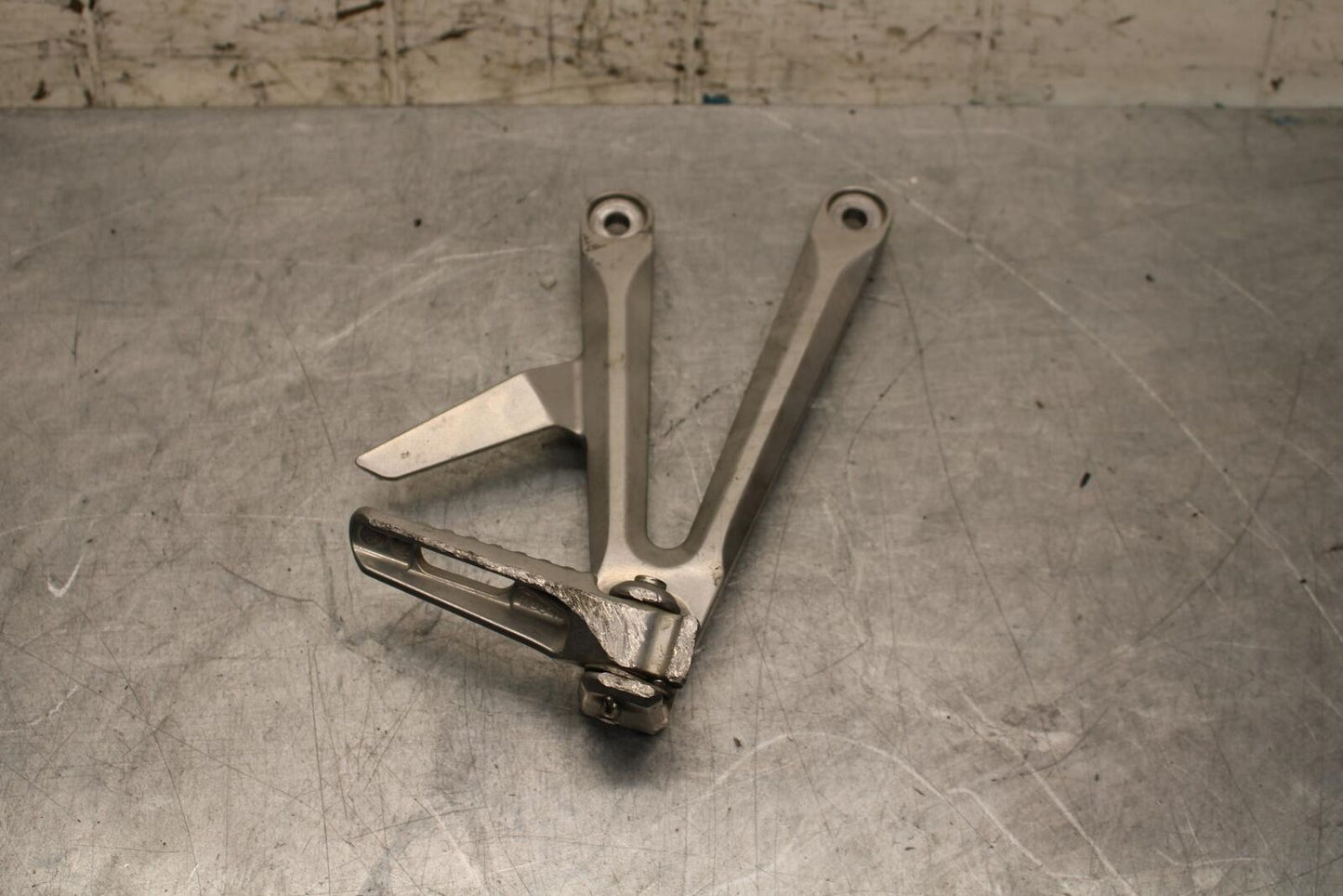2005 Honda CBR600RR RIGHT REAR PASSENGER PEG 50720-MEL-305 50750-MEE-D00 BB564