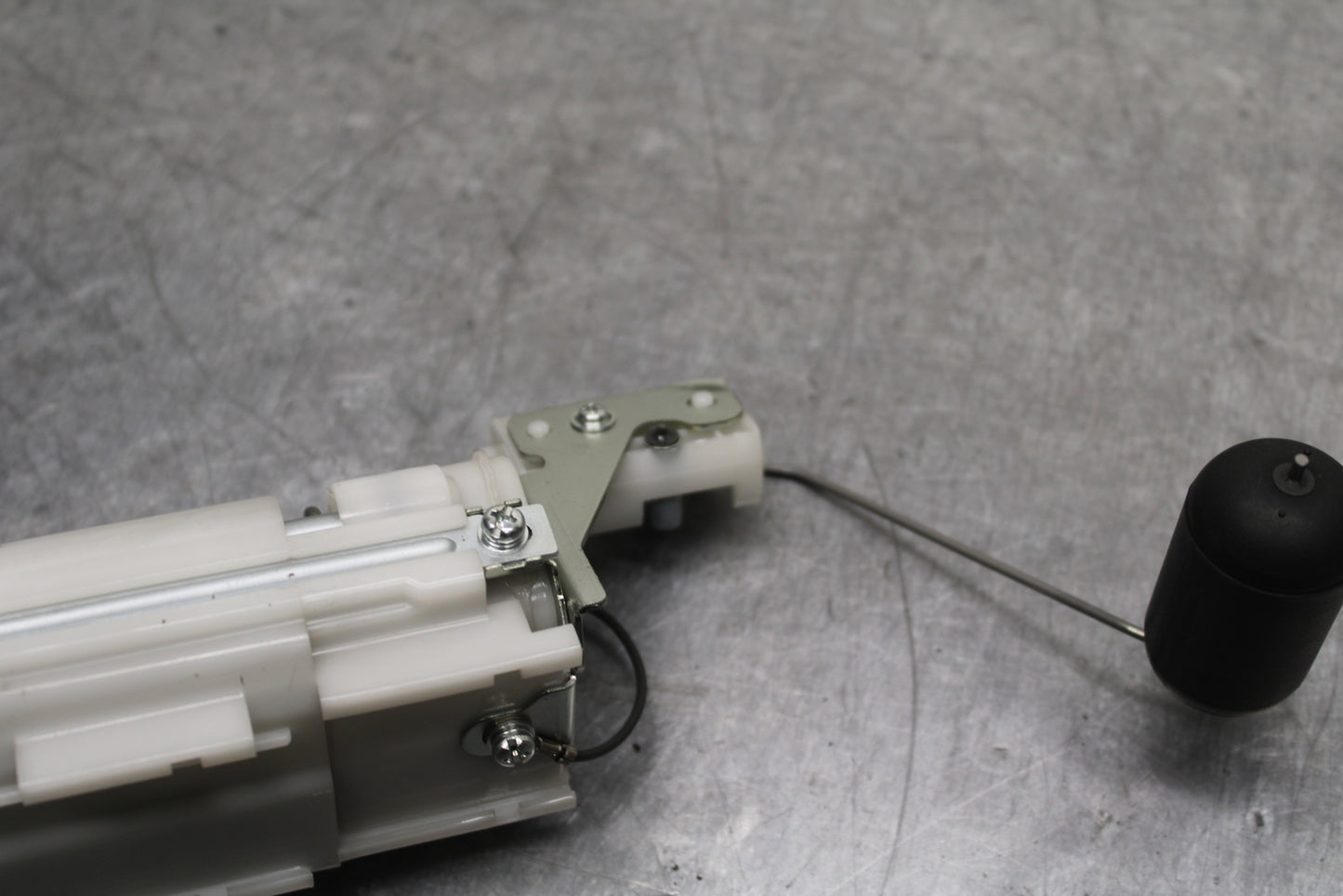 12-13 KAWASAKI Z1000 FUEL PUMP GAS PETROL SENDER UNIT BB743