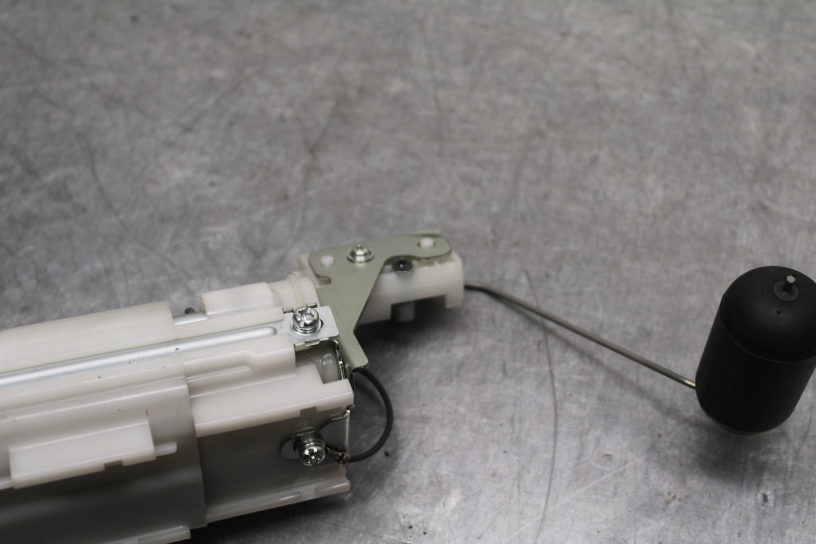 12-13 KAWASAKI Z1000 FUEL PUMP GAS PETROL SENDER UNIT BB743