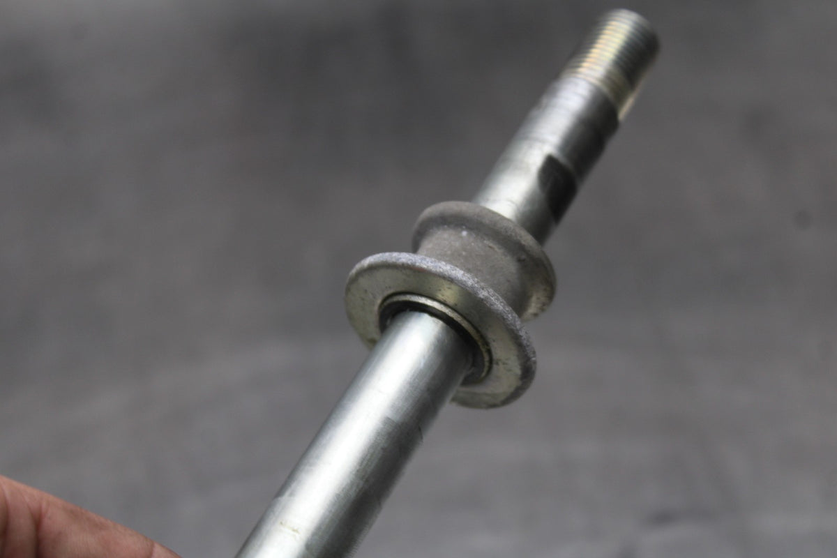 05-09 SUZUKI BOULEVARD C90 FRONT WHEEL RIM AXLE PIVOT BOLT BB918