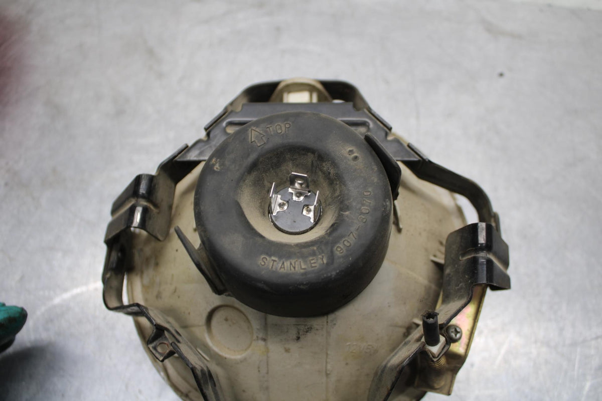 2005 Kawasaki Vulcan 1500 VN1500N Classic SINGLE HEADLIGHT HEAD LAMP LIGHT BB576