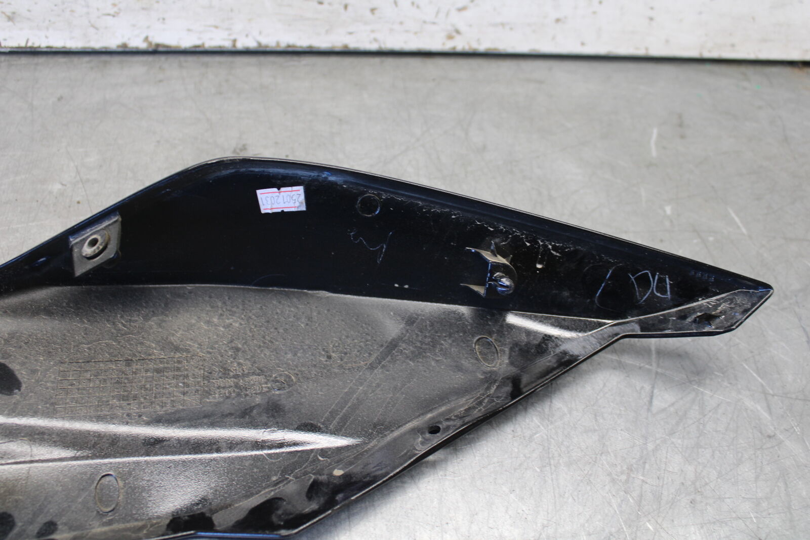 19-22 KAWASAKI Z400 RIGHT REAR BACK TAIL FAIRING COWL SHROUD BB708