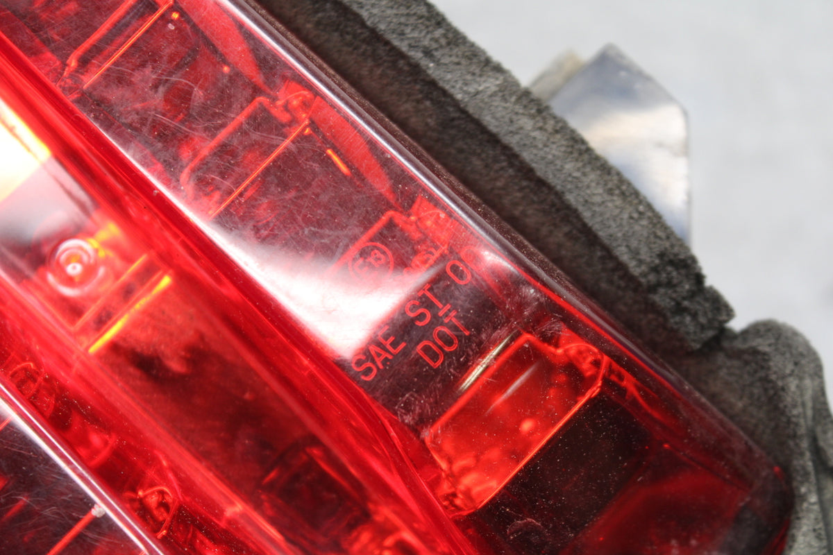 03 SUZUKI SV650S REAR TAIL TAILLIGHT BACK BRAKE LIGHT BB130