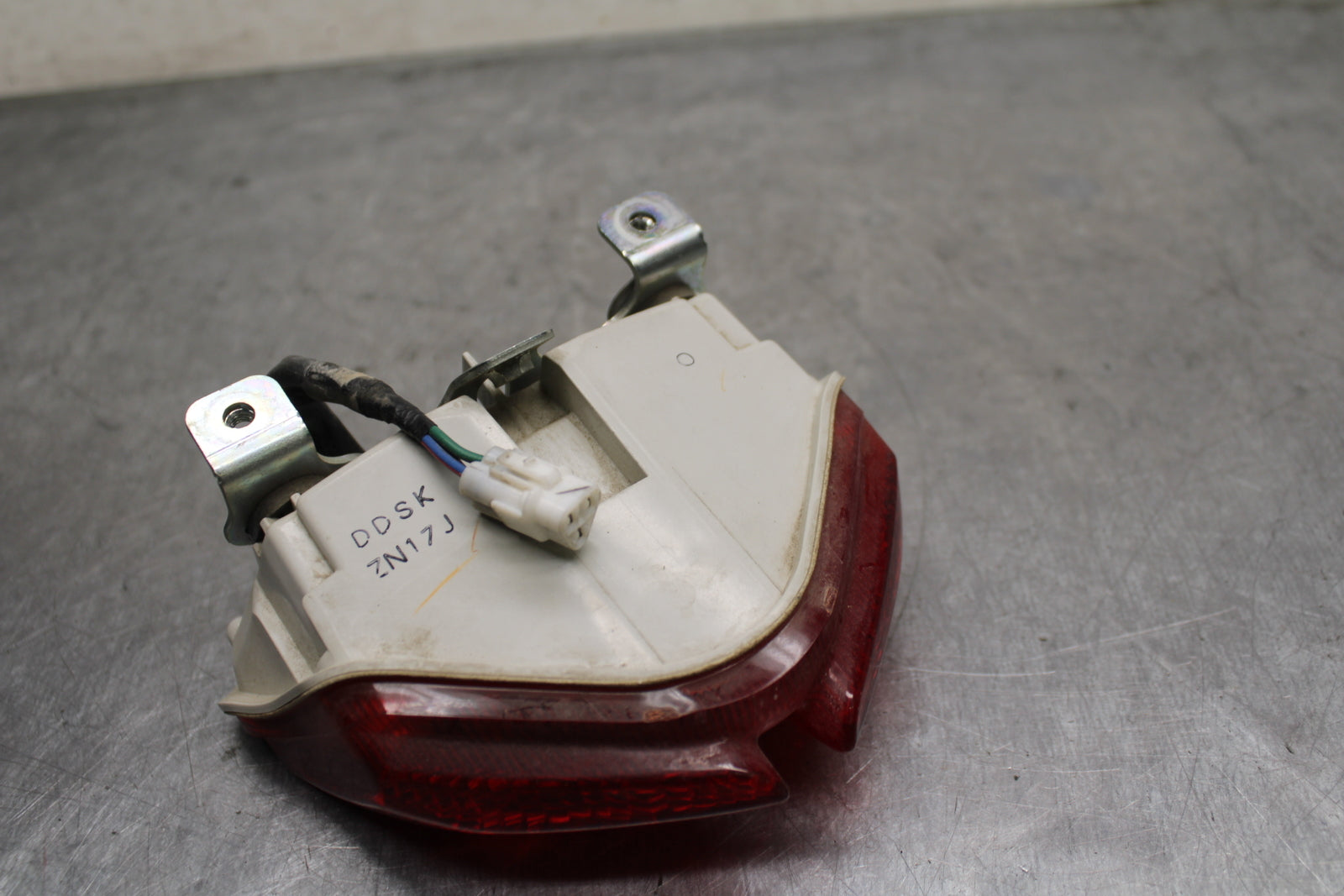 11-17 SUZUKI GSXR600 REAR TAIL TAILLIGHT BACK BRAKE LIGHT BB132