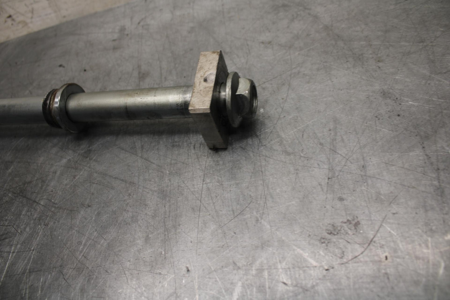 15-17 KAWASAKI EX 650 NINJA EX650 ABS REAR AXLE BACK WHEEL RIM BOLT AXEL BB494