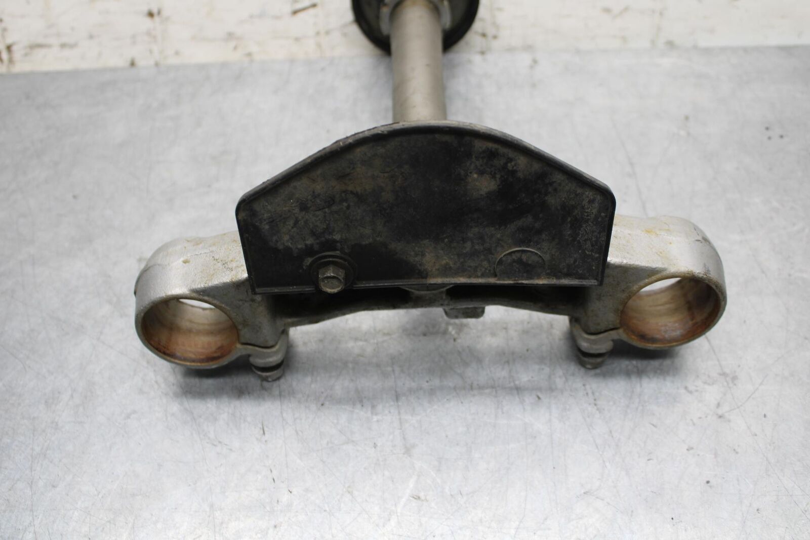 2006 Suzuki SV650S FRONT FORKS CLAMP LOWER TRIPLE TREE STEM BB65