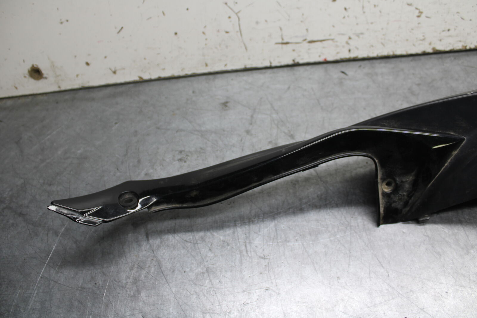08-10 SUZUKI GSXR 600  RIGHT REAR BACK TAIL FAIRING COWL SHROUD BB101
