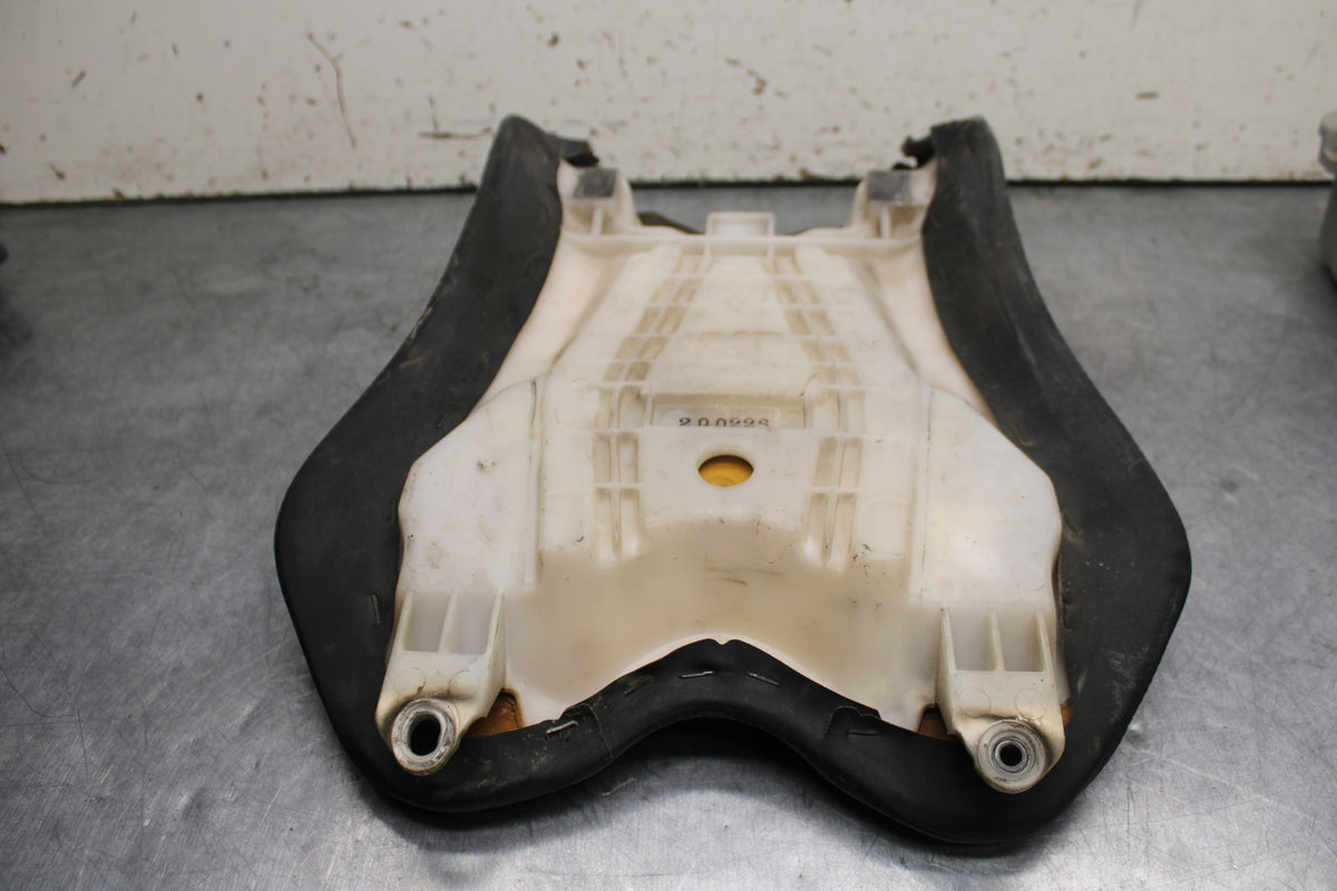 07-08 YAMAHA YZF R1 FRONT DRIVERS SEAT PAD SADDLE PILLION BB724