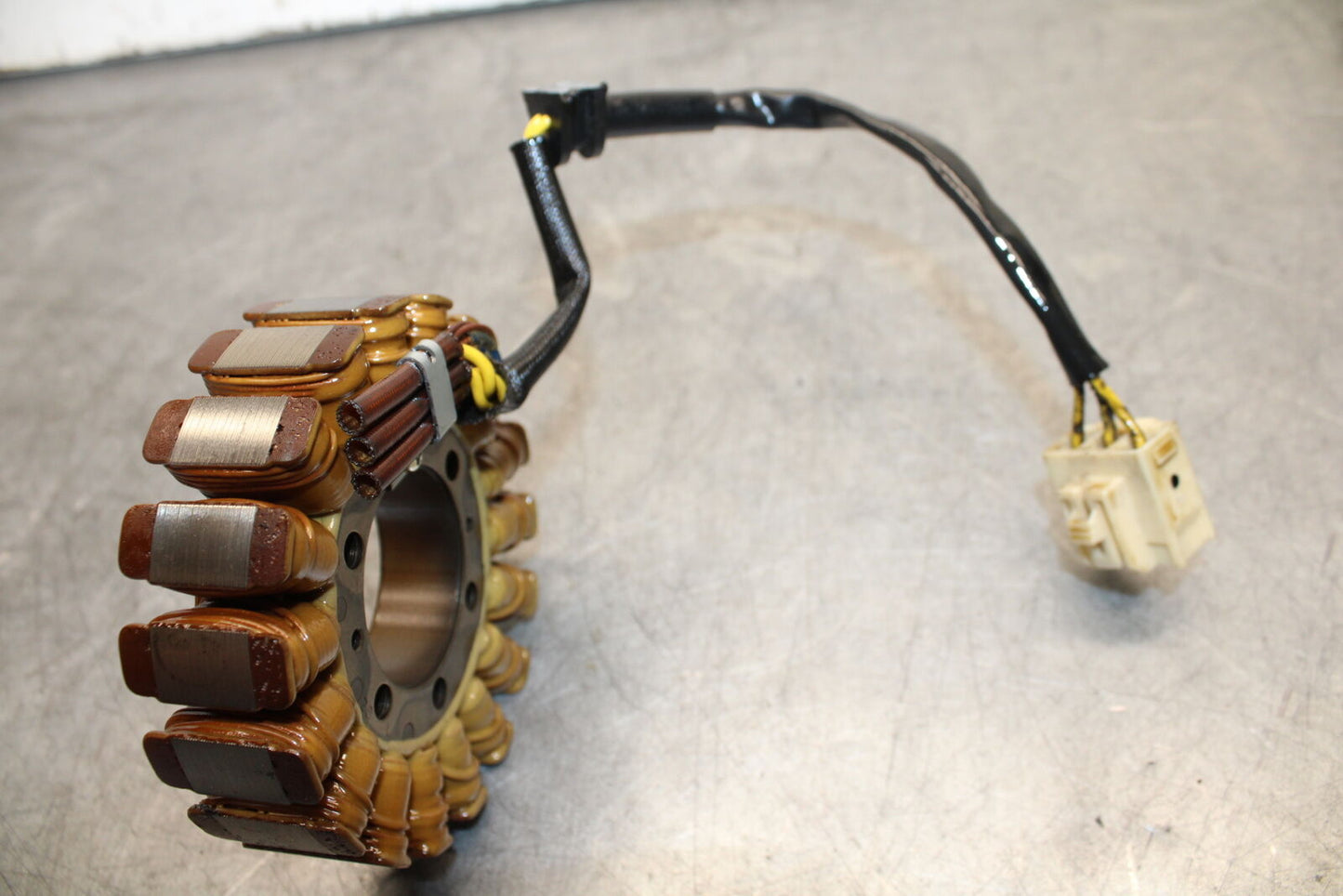 05-06 HONDA CBR600RR STATOR GENERATOR ALTERNATOR MAGNETO 31120-MEE-003 BB655