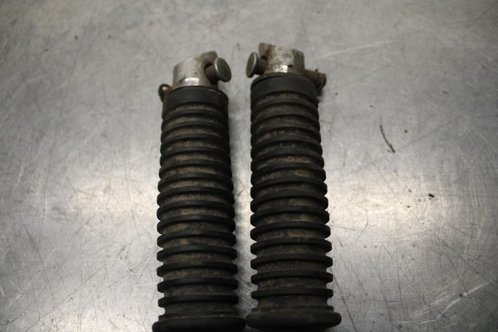 1996 Kawasaki Vulcan 800 VN800B Classic REAR PASSENGER FOOT STEP PEG BB93