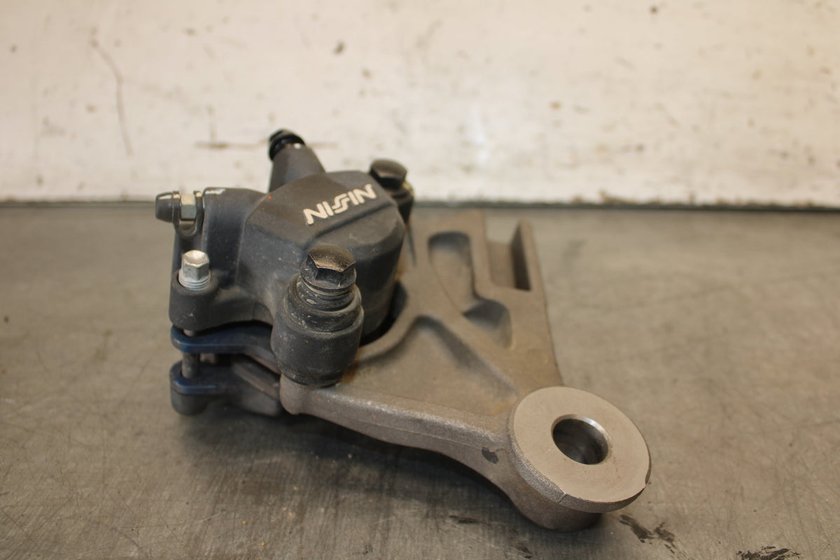 13-15 HONDA CBR500R REAR BACK BRAKE CALIPER W MOUNT BRACKET 43150-MGZ-J01 BB704