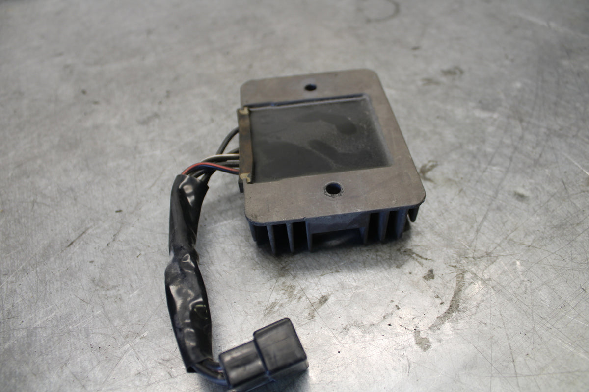 04 SUZUKI GSXR600 RECTIFIER VOLTAGE REGULATOR 32800-33E21 BB676