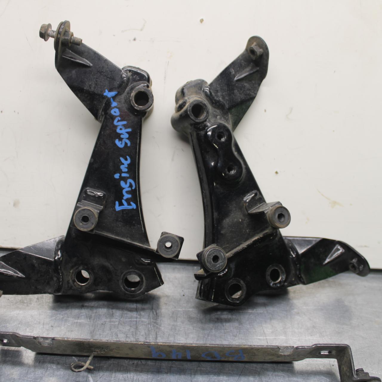 2009 Kawasaki Ninja 250R EX250J ENGINE MOUNT MOTOR BRACKET BB87